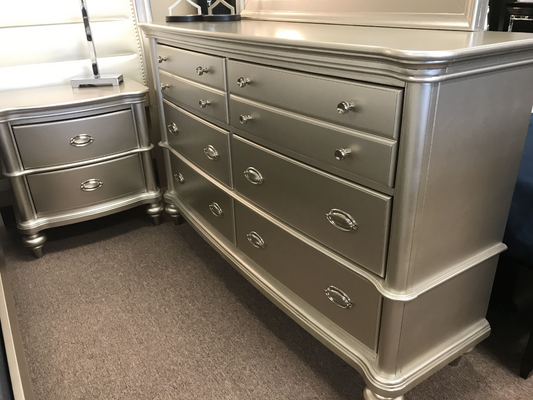 Tinsel King Size Glam Bedroom Set with Button Tufted Headboard - Silver