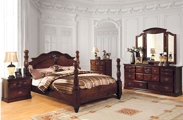 Tuscan Traditional Queen Poster Bed in Glossy Dark Pine