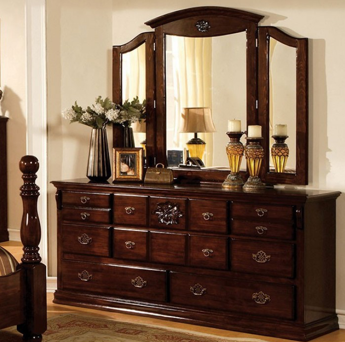 Tuscan Traditional Queen Poster Bedroom Set in Glossy Dark Pine