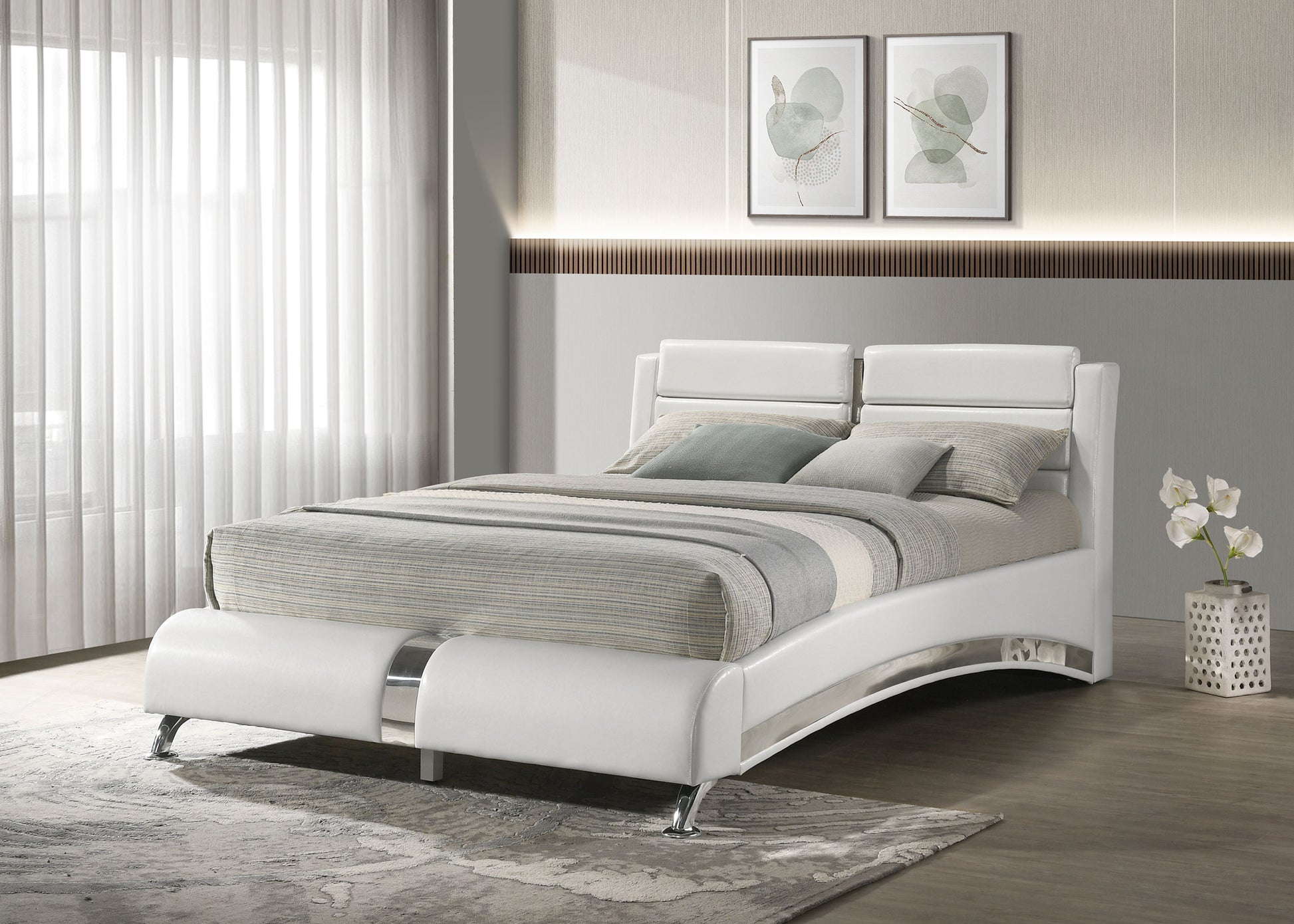 Jeremaine Upholstered California King Sleigh Bed – White