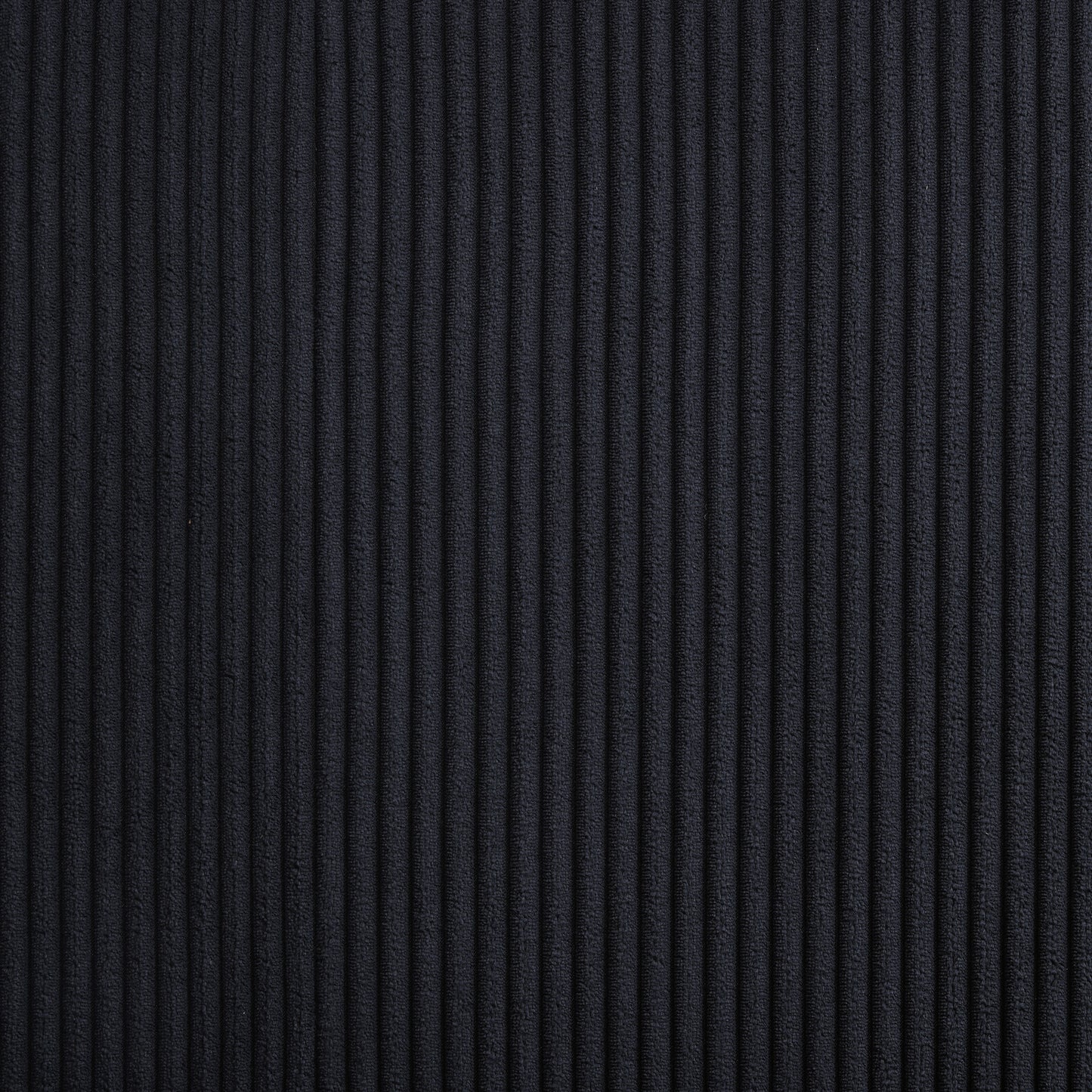 Tisdall Upholstered Queen Bed with Flame Visualizer – Black