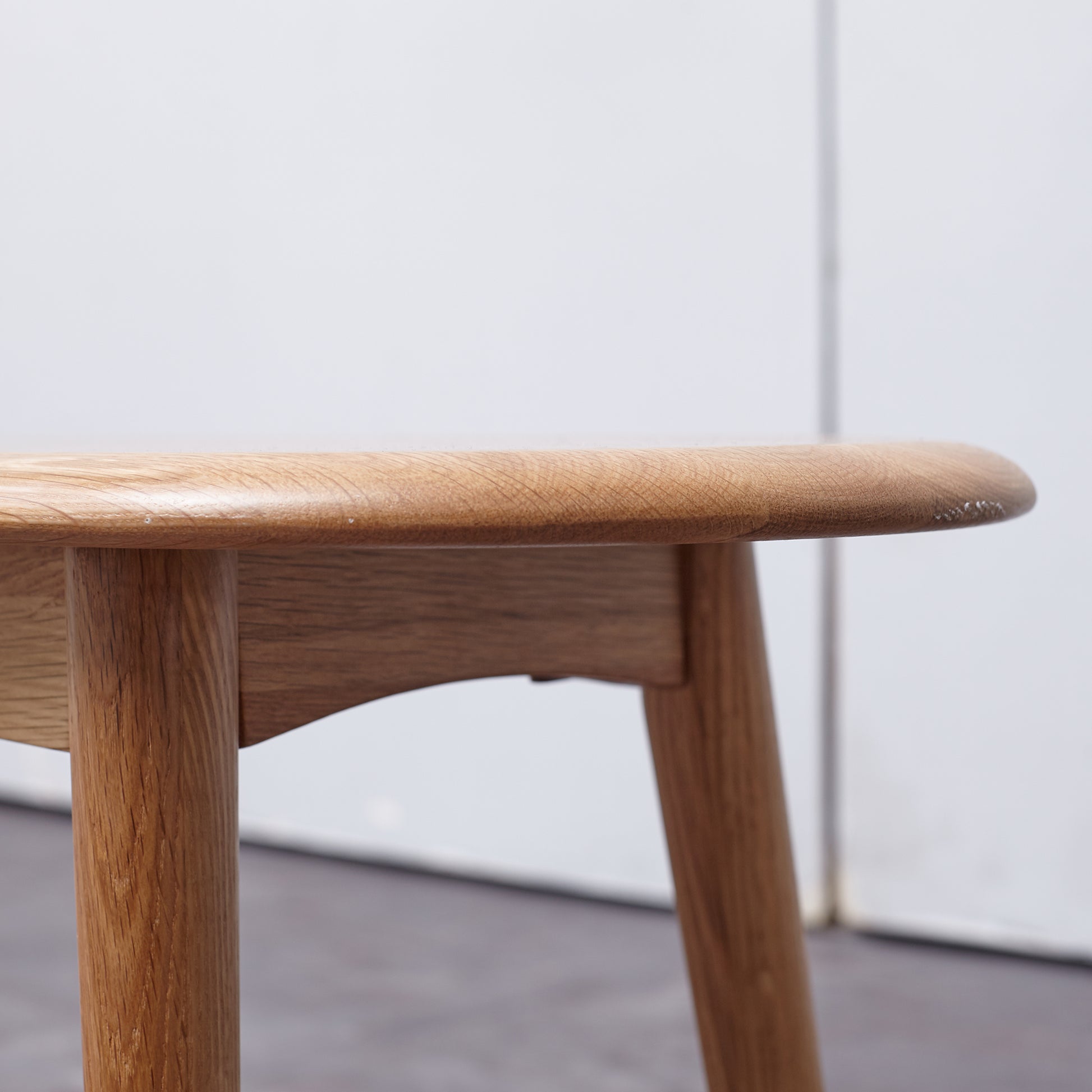 Natural Oak Dining Bench Table Bench with Half-Round Design - detail view 6