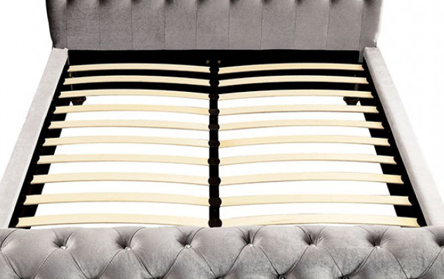 Noella Upholstered Queen Sleigh Bed in Light Gray