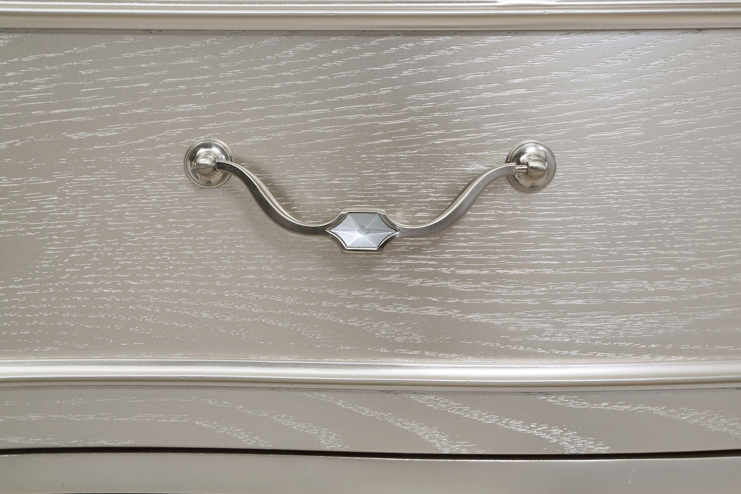 Evangeline 9 Drawer Glam Dresser with Removable Jewelry Tray in Silver Oak