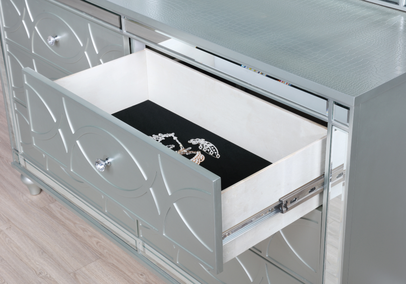 Gunnison Queen Bedroom Set with LED Headboard