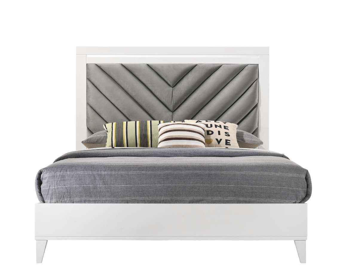 ACME Chelsie Modern White Queen Bed with Silver Trim - 27410