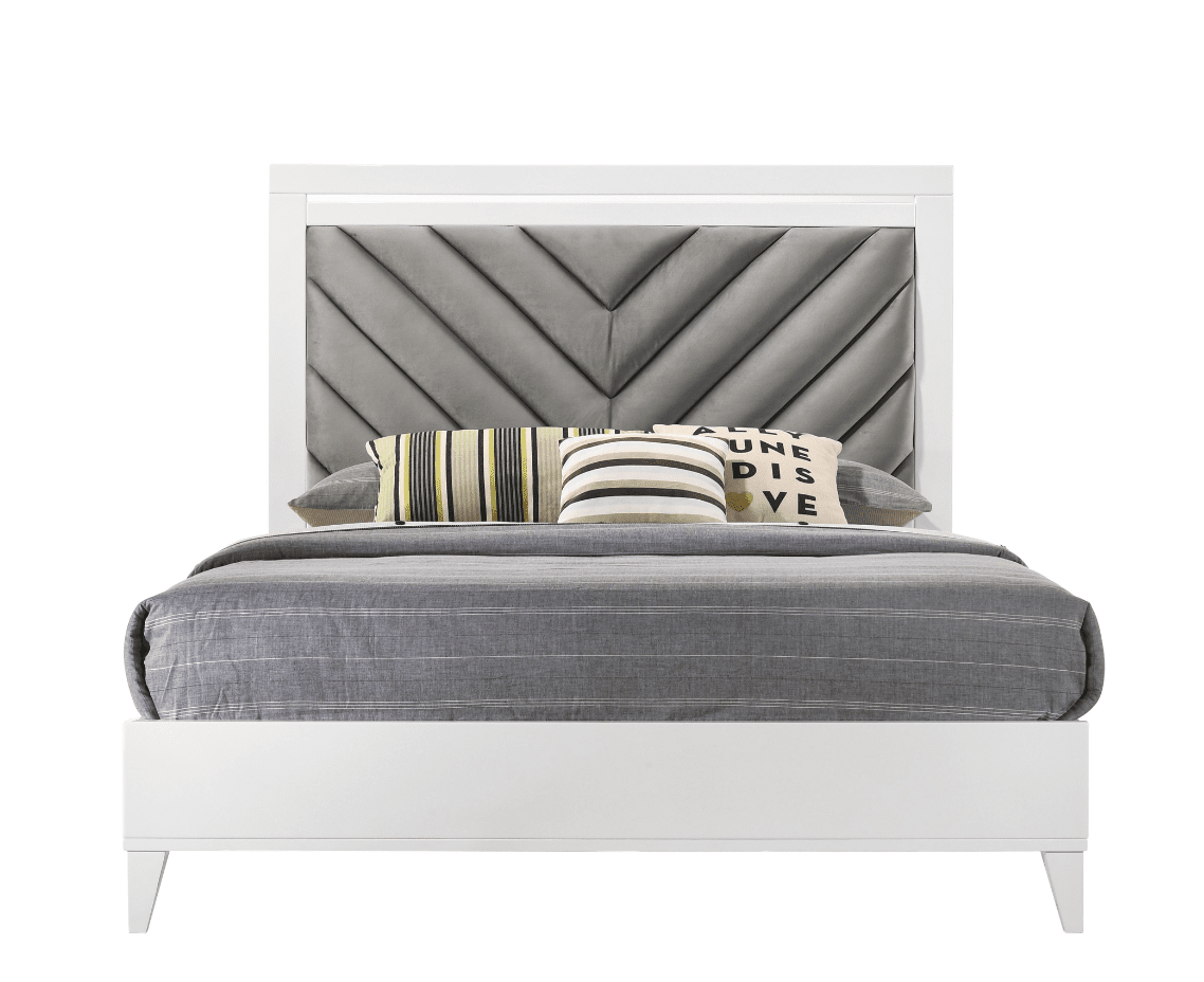 ACME Chelsie Modern White King Bed with Silver Trim - 27417