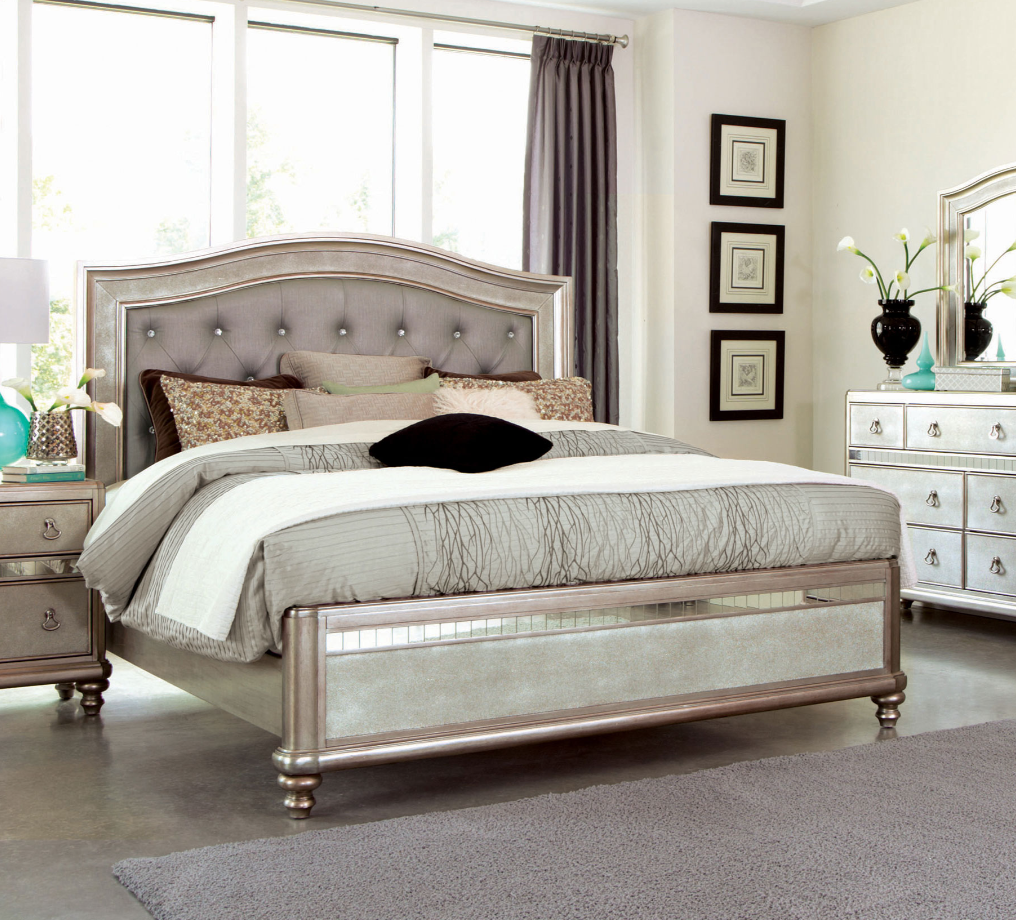 Daliah Glam Style King Bedroom Set - Silver & Mirror