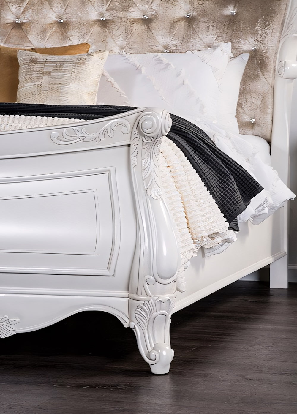 Velentini Traditional Queen Wing Back Bed - White & Tan