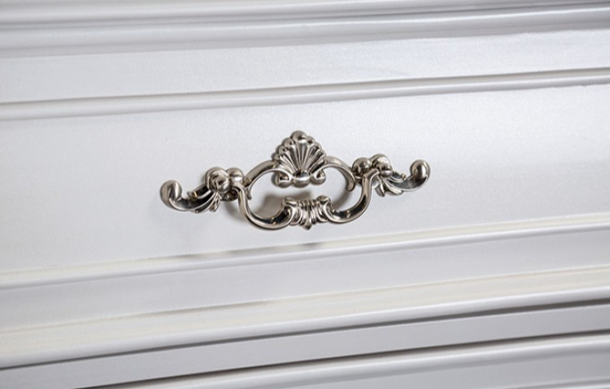 Velentini Traditional 9-Drawer Dresser w/ Crystal Knobs in White