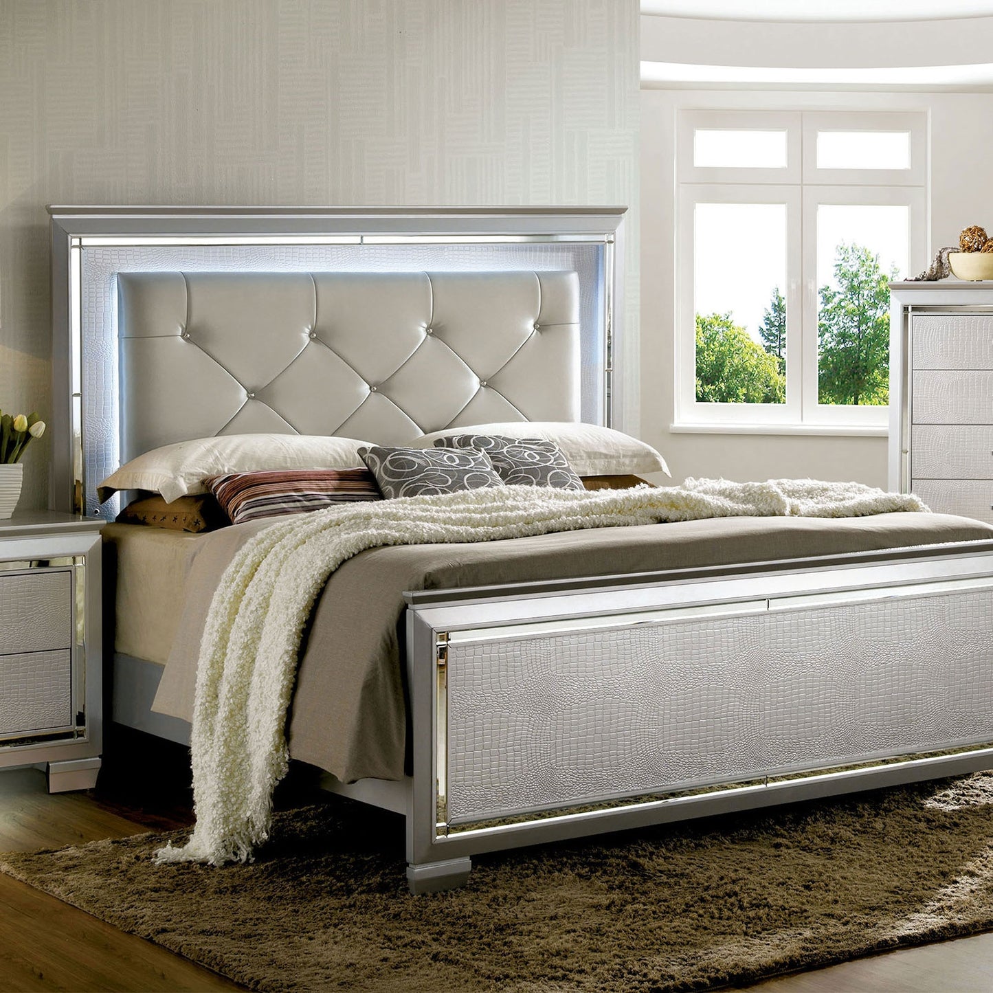 Bellanova Silver Tufted Queen Bed w- LED Lighting