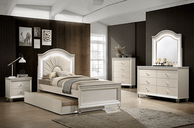 Allie Glam Style Pearl White Full Bed