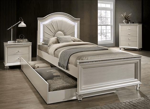 Allie Glam Style Pearl White Full Bed