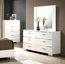 Carlie White High Gloss Bedroom Set - Queen